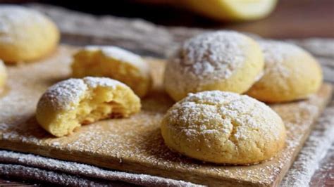 Déguster des biscuits secs légers